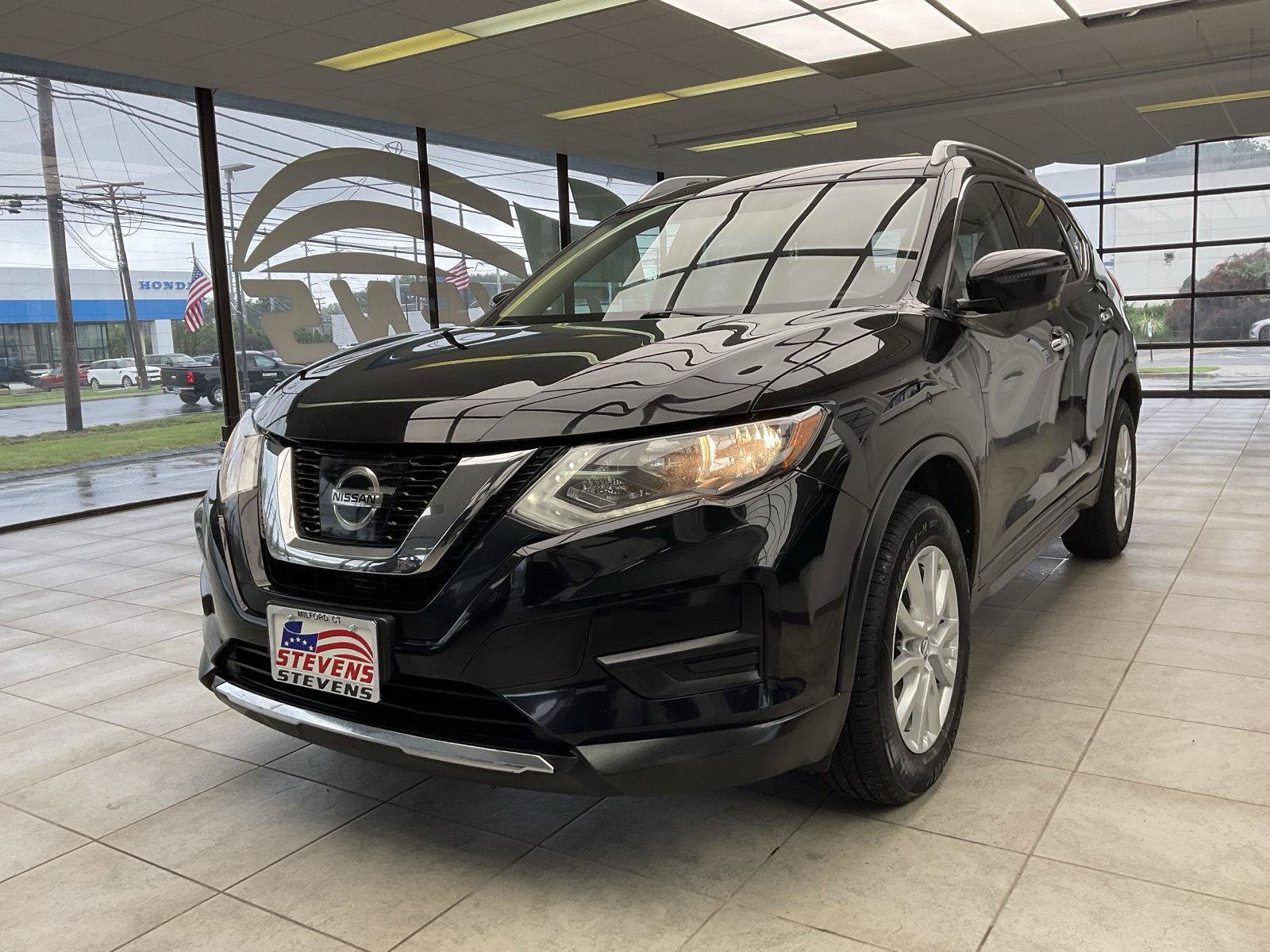 Used 2017 Nissan Rogue SV AWD/4WD image 3