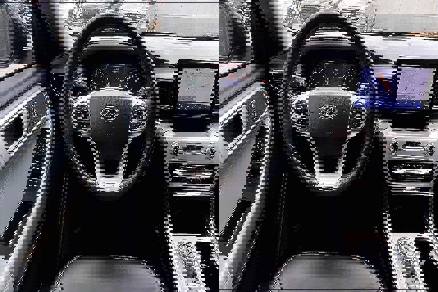 Used 2022 Ford Explorer XLT w/ Equipment Group 202A image 6