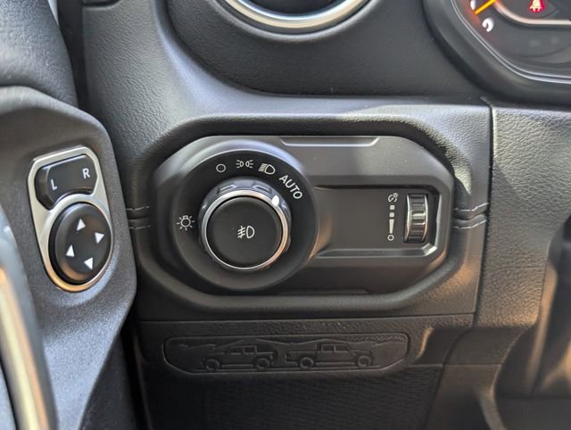Used 2024 Jeep Wrangler Unlimited Sahara AWD/4WD image 23