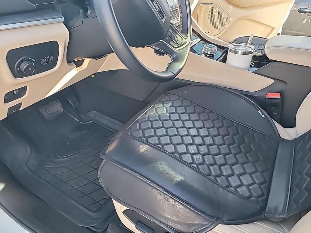 Used 2022 Jeep Grand Cherokee Limited image 5