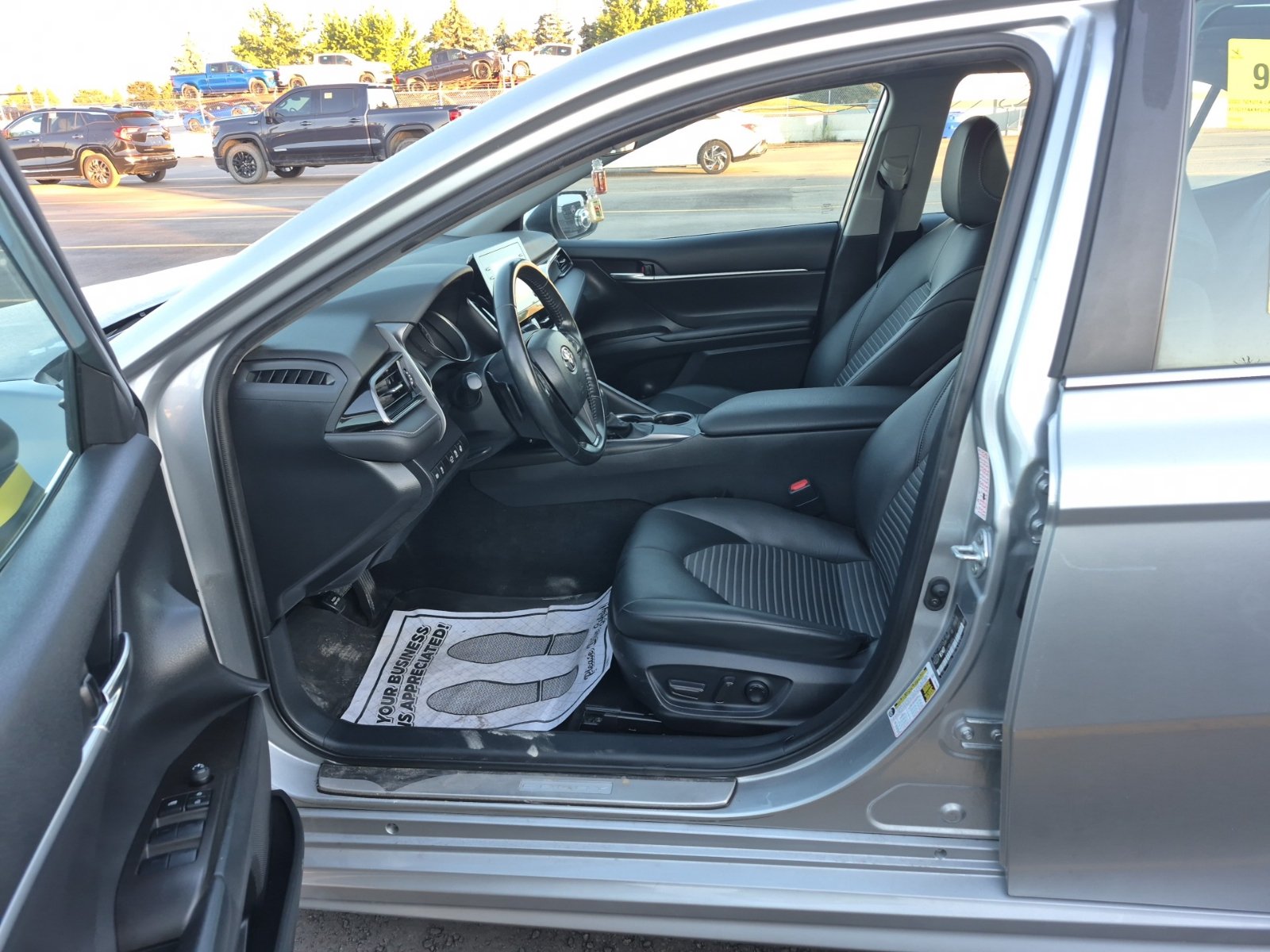 Used 2023 Toyota Camry SE FWD image 7