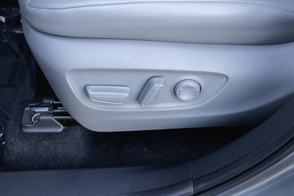 Certified 2026 Toyota Highlander XLE AWD/4WD image 12