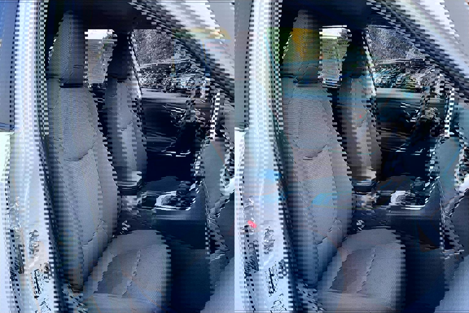 Used 2025 Toyota RAV4 XLE image 7