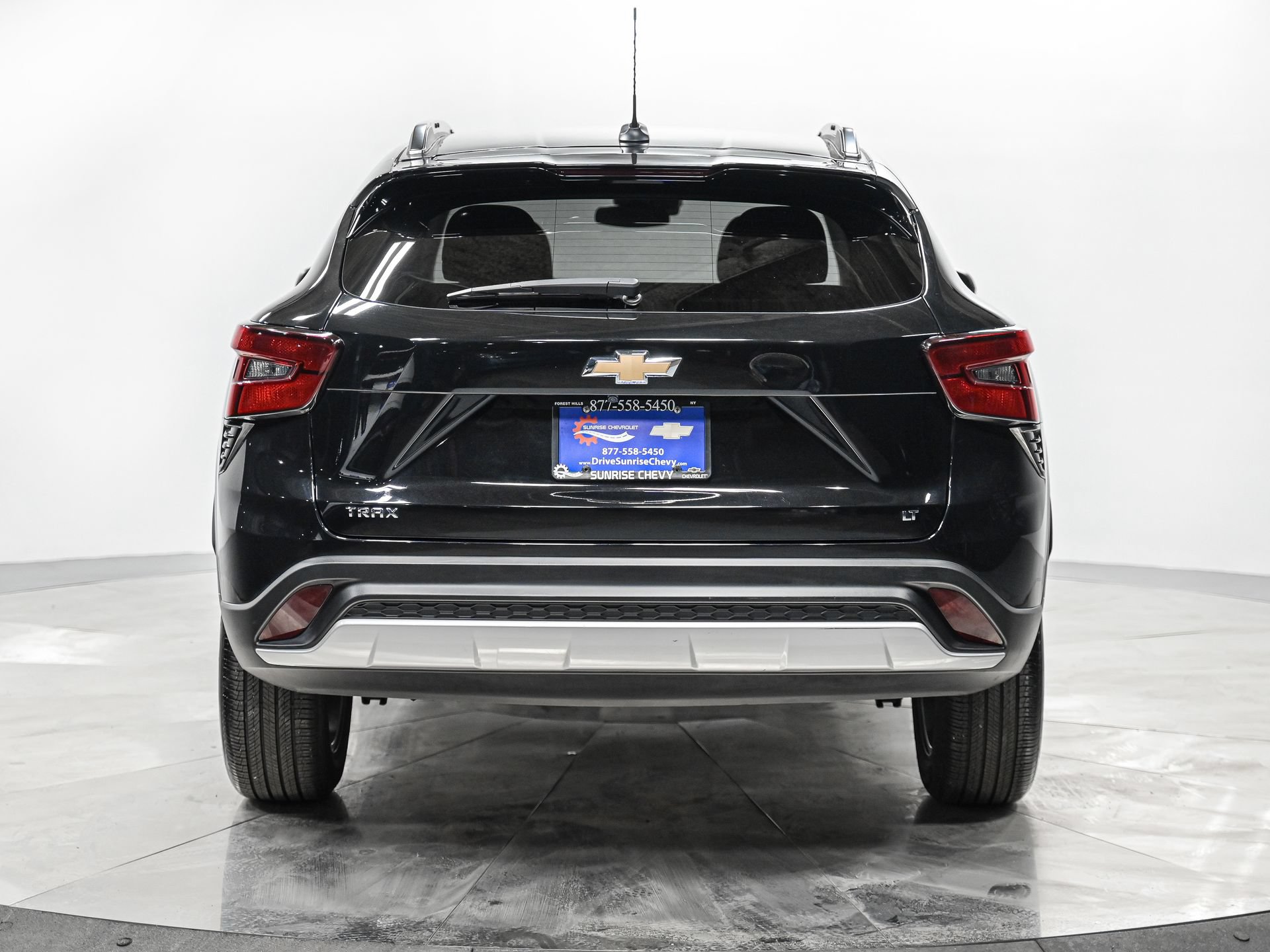 Used 2025 Chevrolet Trax LT FWD image 5