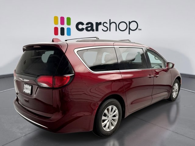 Used 2018 Chrysler Pacifica Touring Plus image 5