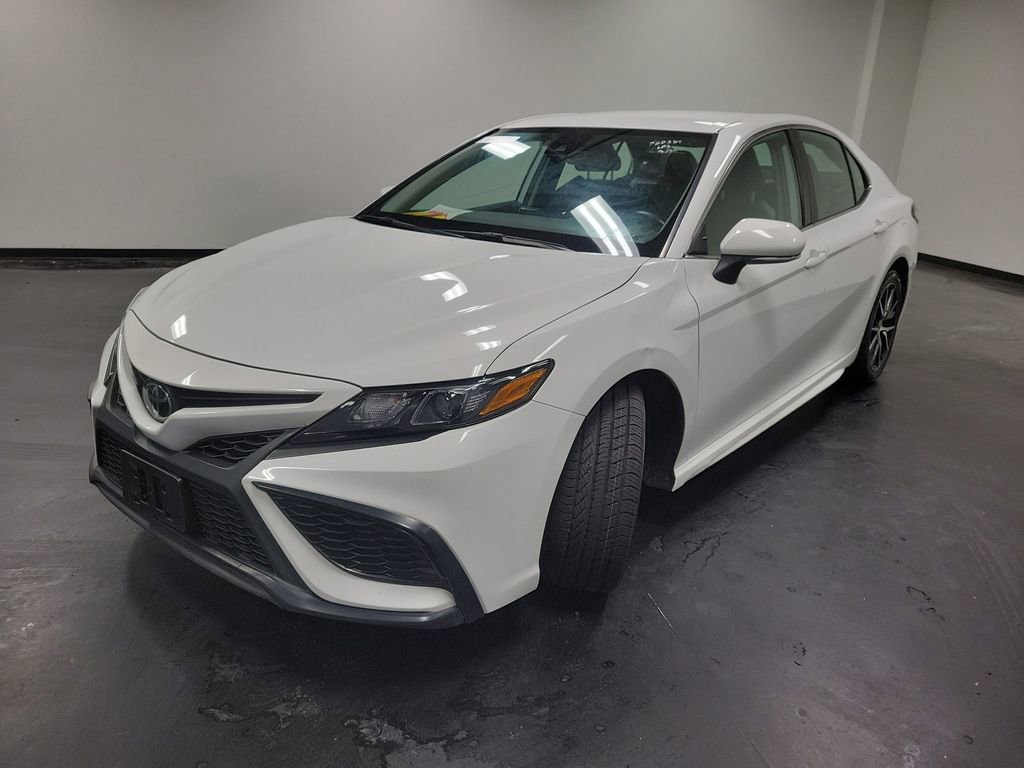 Used 2023 Toyota Camry SE image 4