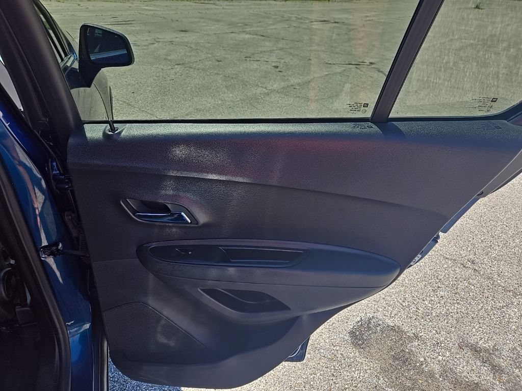Used 2020 Chevrolet Trax LT FWD image 20