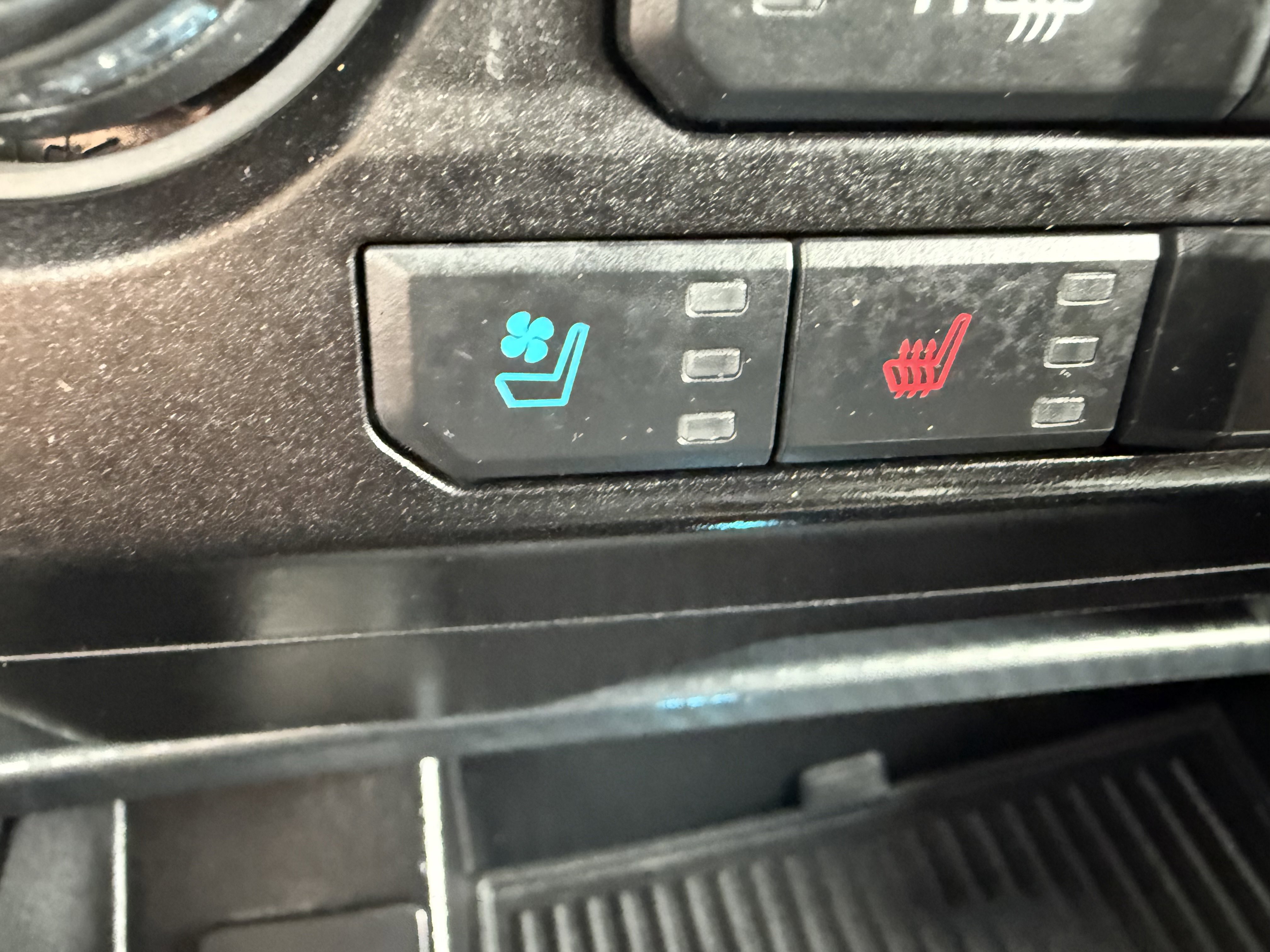Used 2020 Ford F150 Lariat image 12