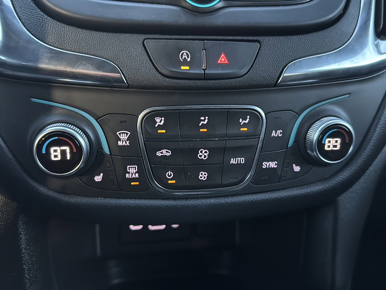 Used 2023 Chevrolet Equinox LT image 36