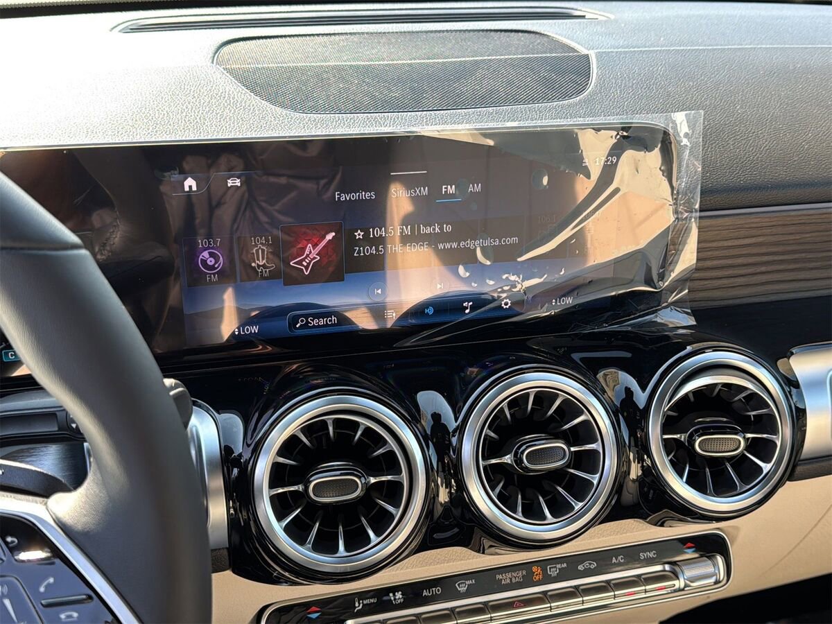 New 2026 Mercedes-Benz GLB 250 4MATIC image 17