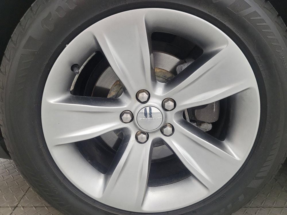 Used 2016 Dodge Challenger SXT RWD image 31