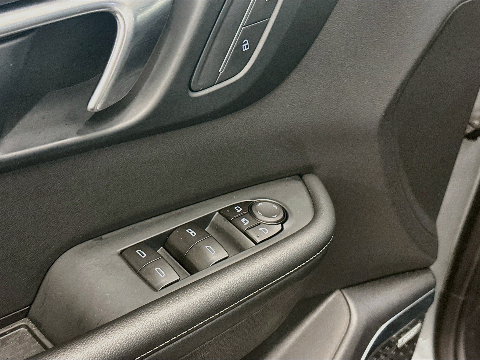Used 2025 Buick Enclave Preferred AWD/4WD image 15