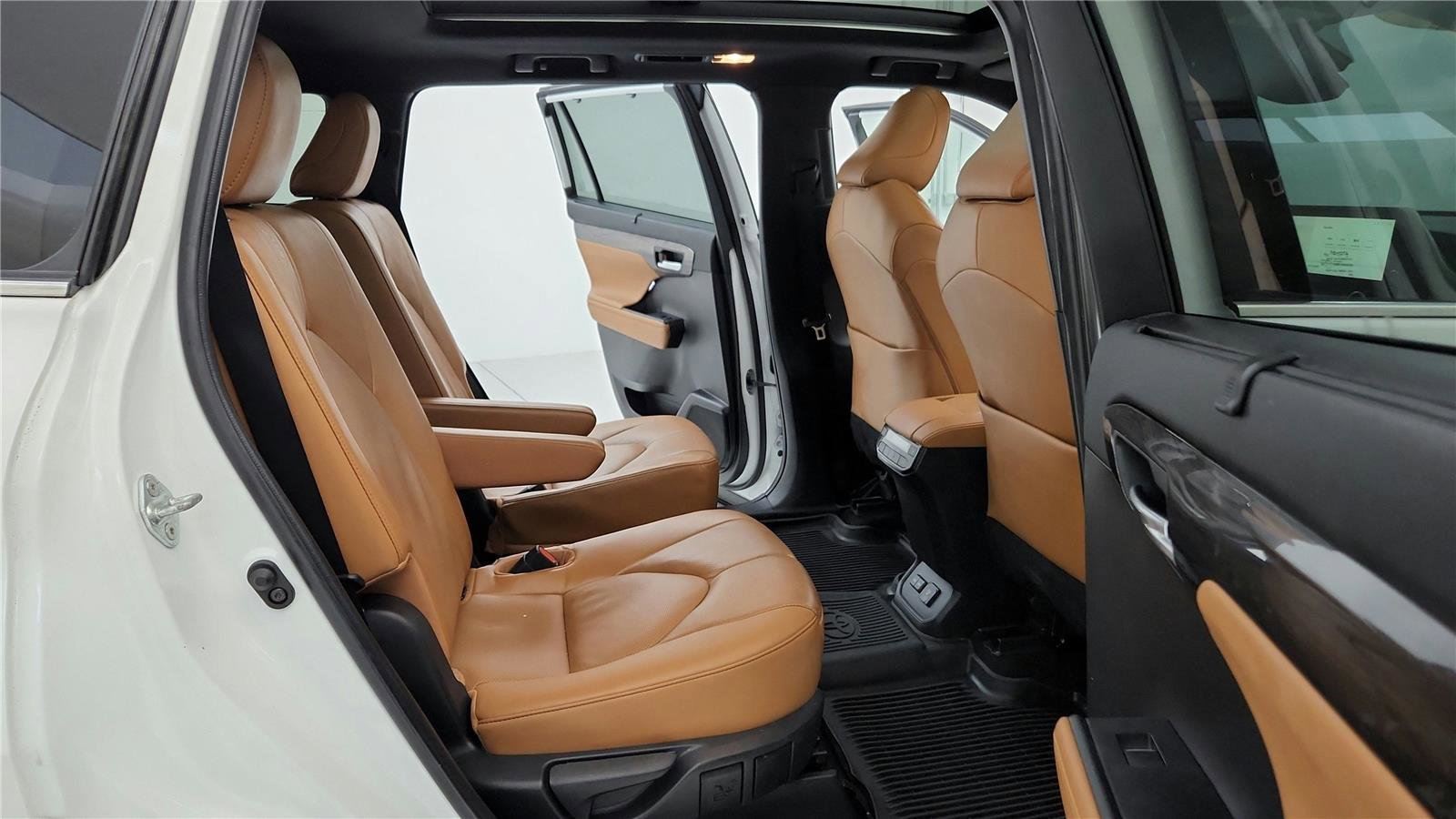 Used 2023 Toyota Highlander Platinum image 30