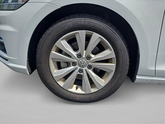 Used 2020 Volkswagen Golf 4-Door FWD image 29