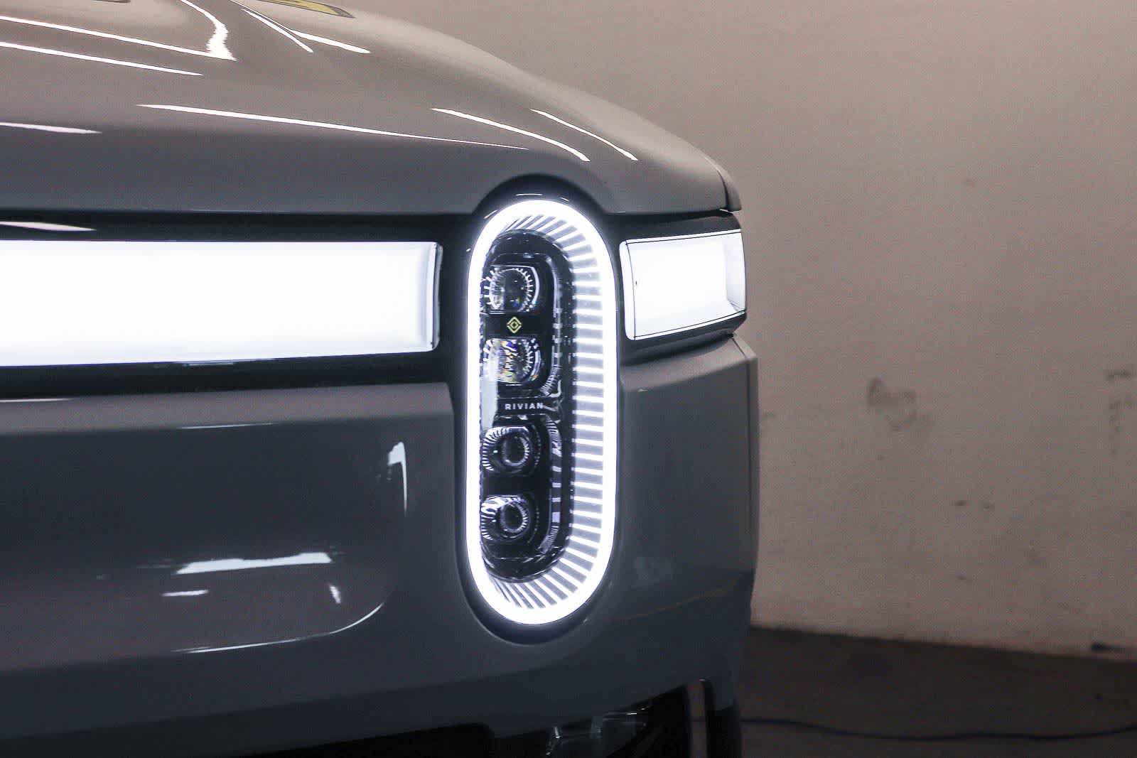 Used 2023 Rivian R1S Adventure AWD/4WD image 7