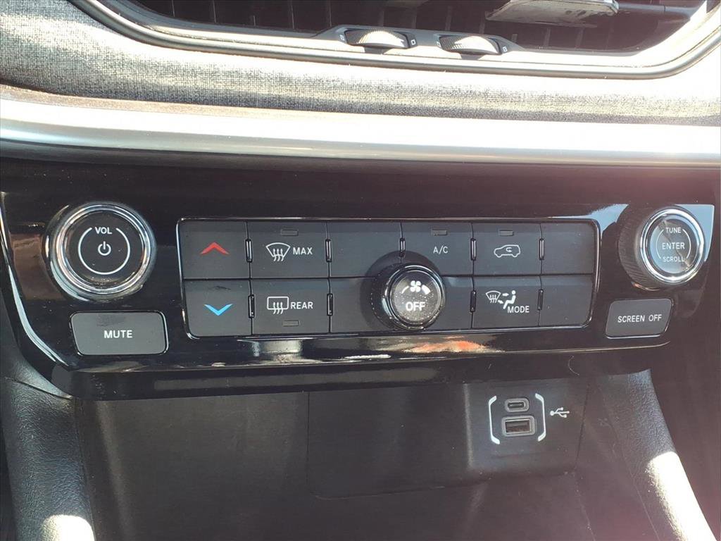 Used 2024 Jeep Compass Latitude image 21