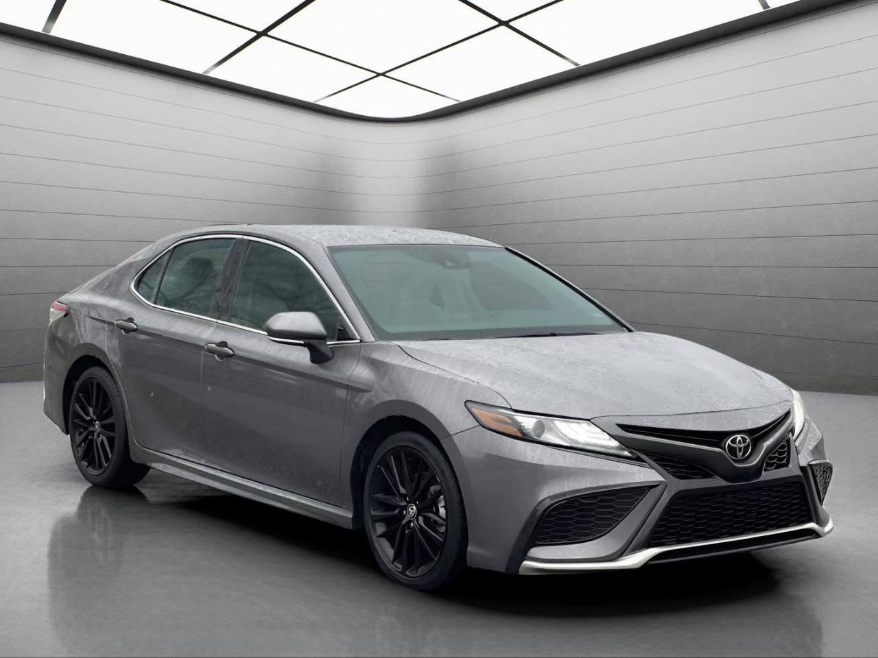 Used 2024 Toyota Camry XSE image 3