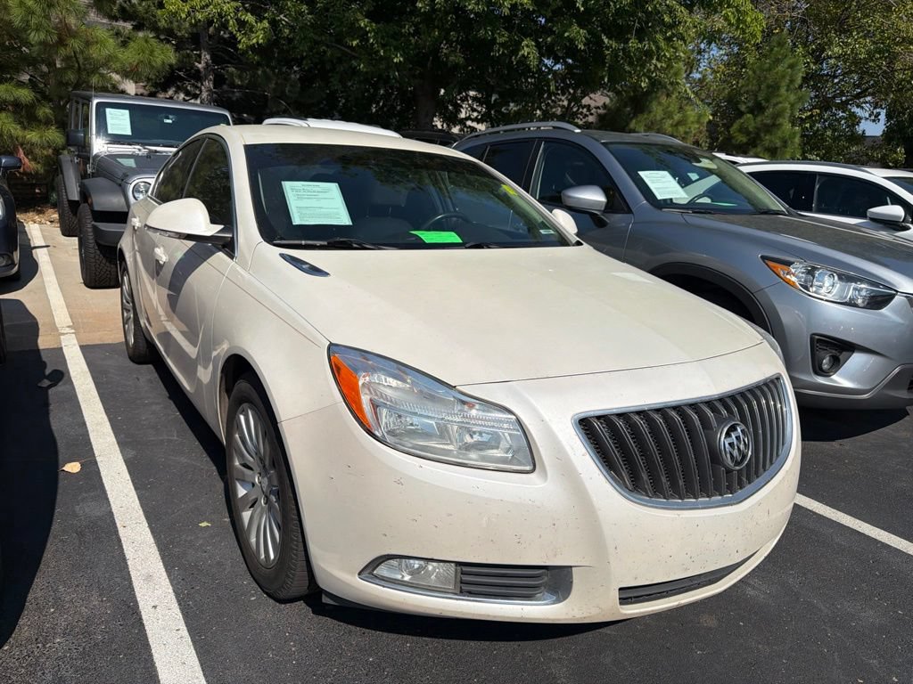 Used 2012 Buick Regal Leather FWD image 2