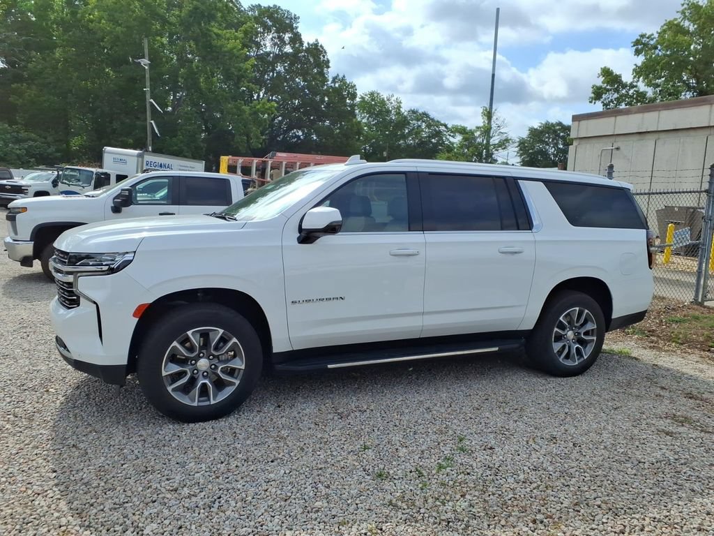 Used 2024 Chevrolet Suburban LT w/ LT Signature Plus Package AWD/4WD image 7