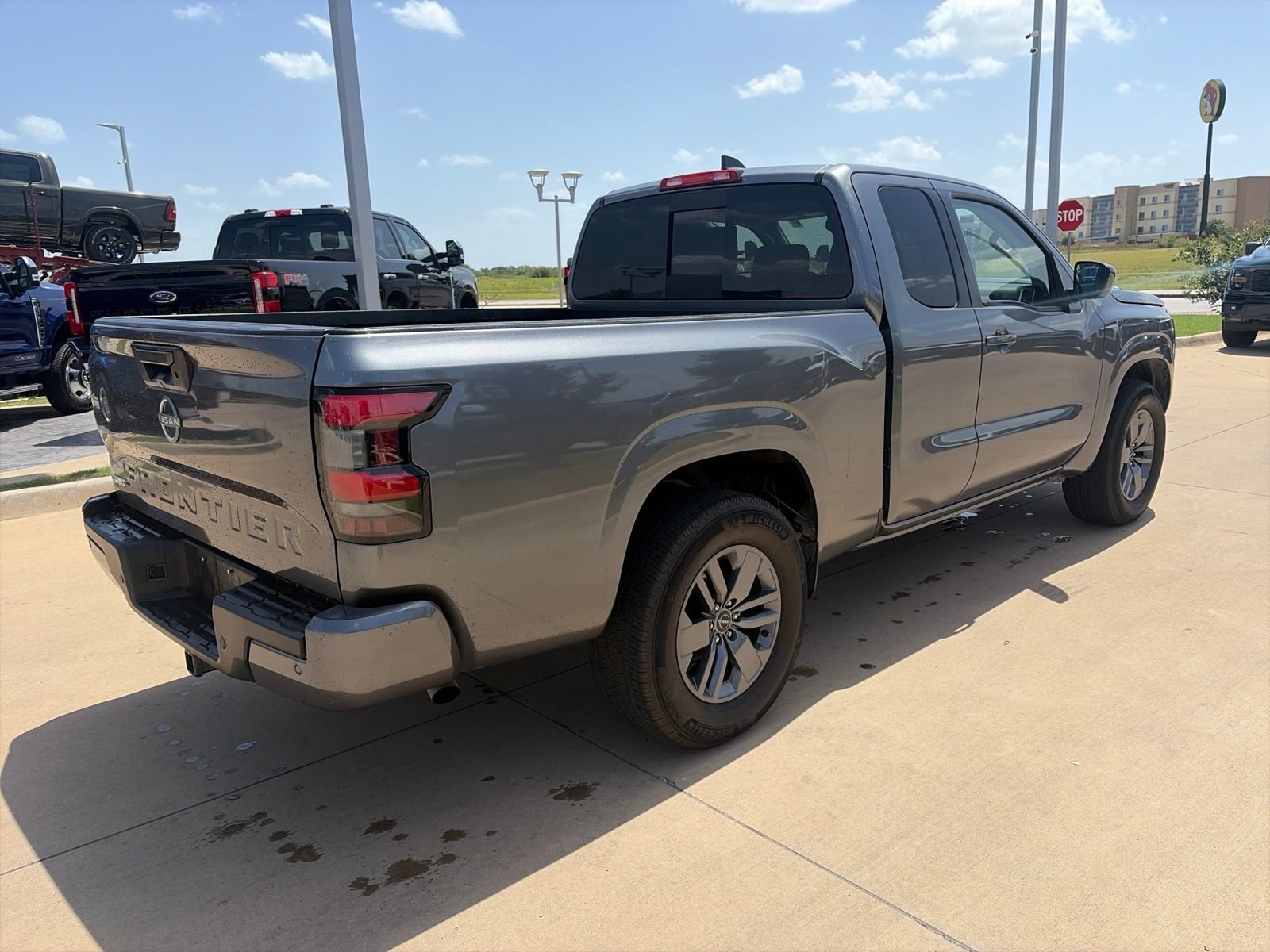Used 2025 Nissan Frontier SV RWD image 7