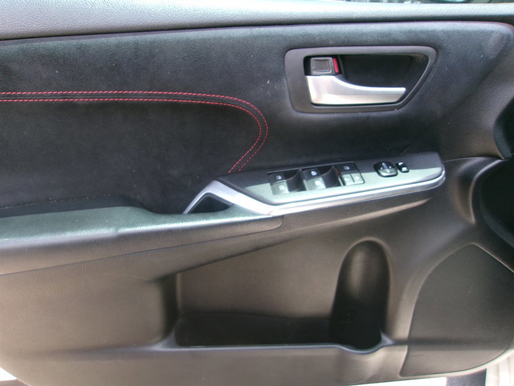 Used 2015 Toyota Camry SE image 20