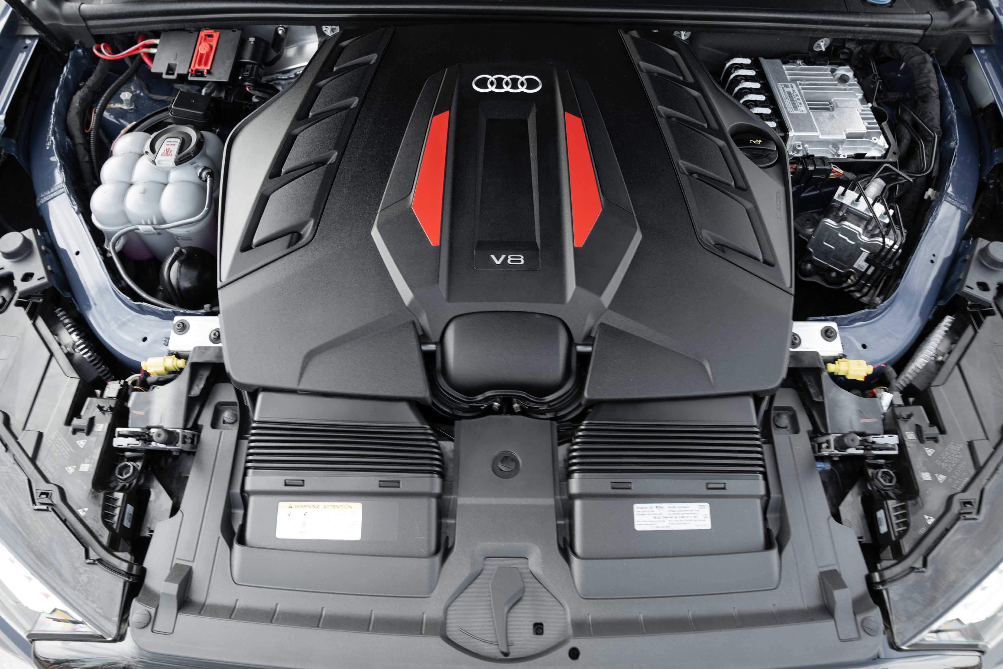 Certified 2025 Audi SQ7 Prestige AWD/4WD image 38