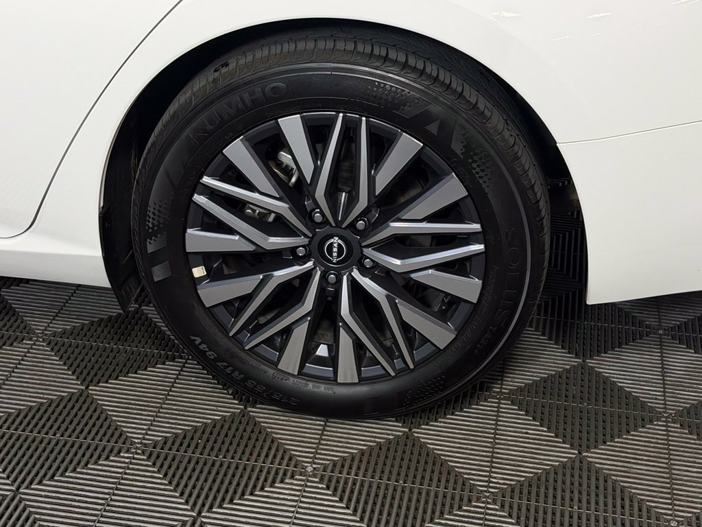 Used 2026 Nissan Altima 2.5 SV FWD image 12