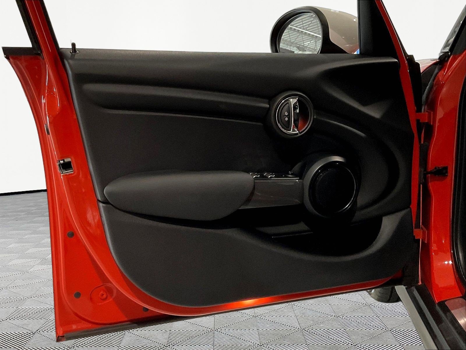 Used 2021 MINI Cooper 4-Door Hardtop FWD image 19