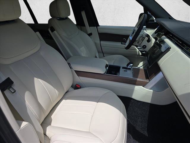 New 2025 Land Rover Range Rover Long Wheelbase SE image 10