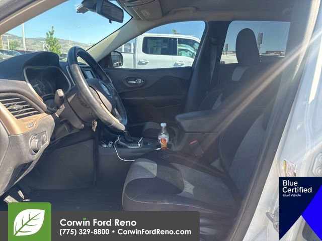Used 2017 Jeep Cherokee Sport FWD image 11