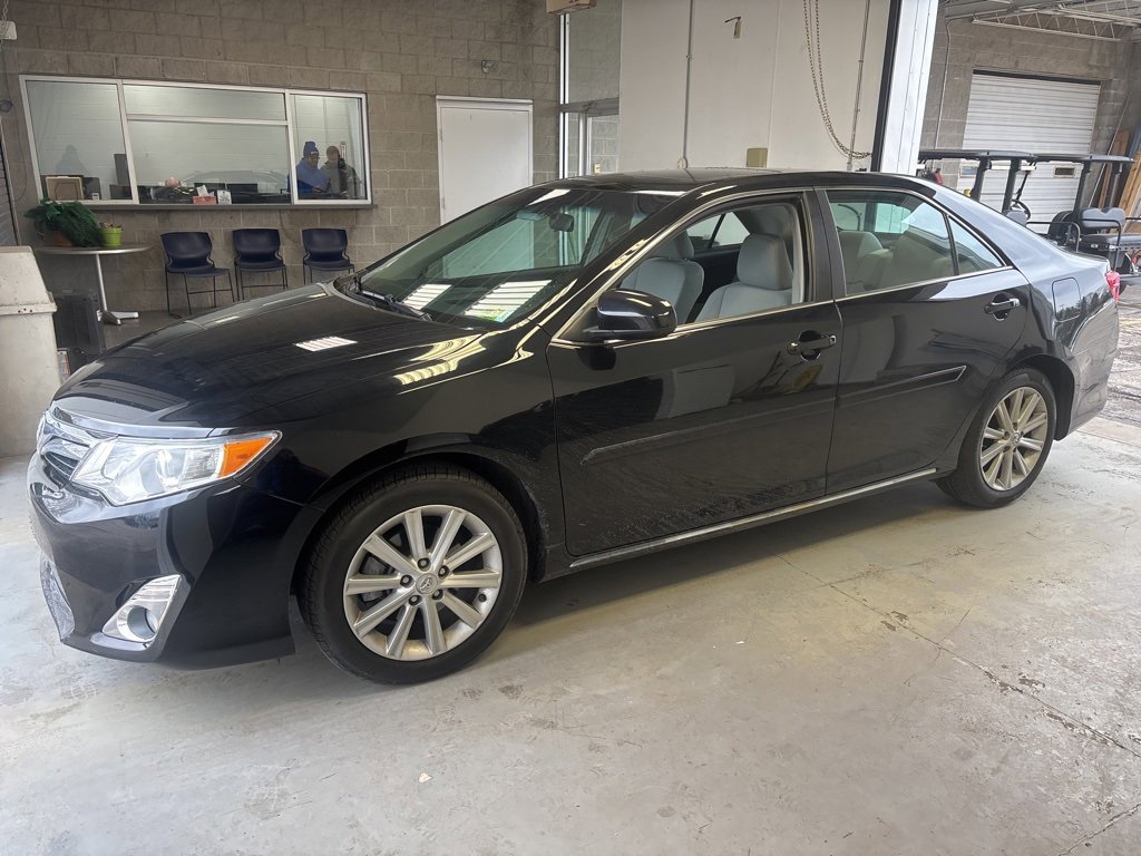 Used 2014 Toyota Camry LE image 2