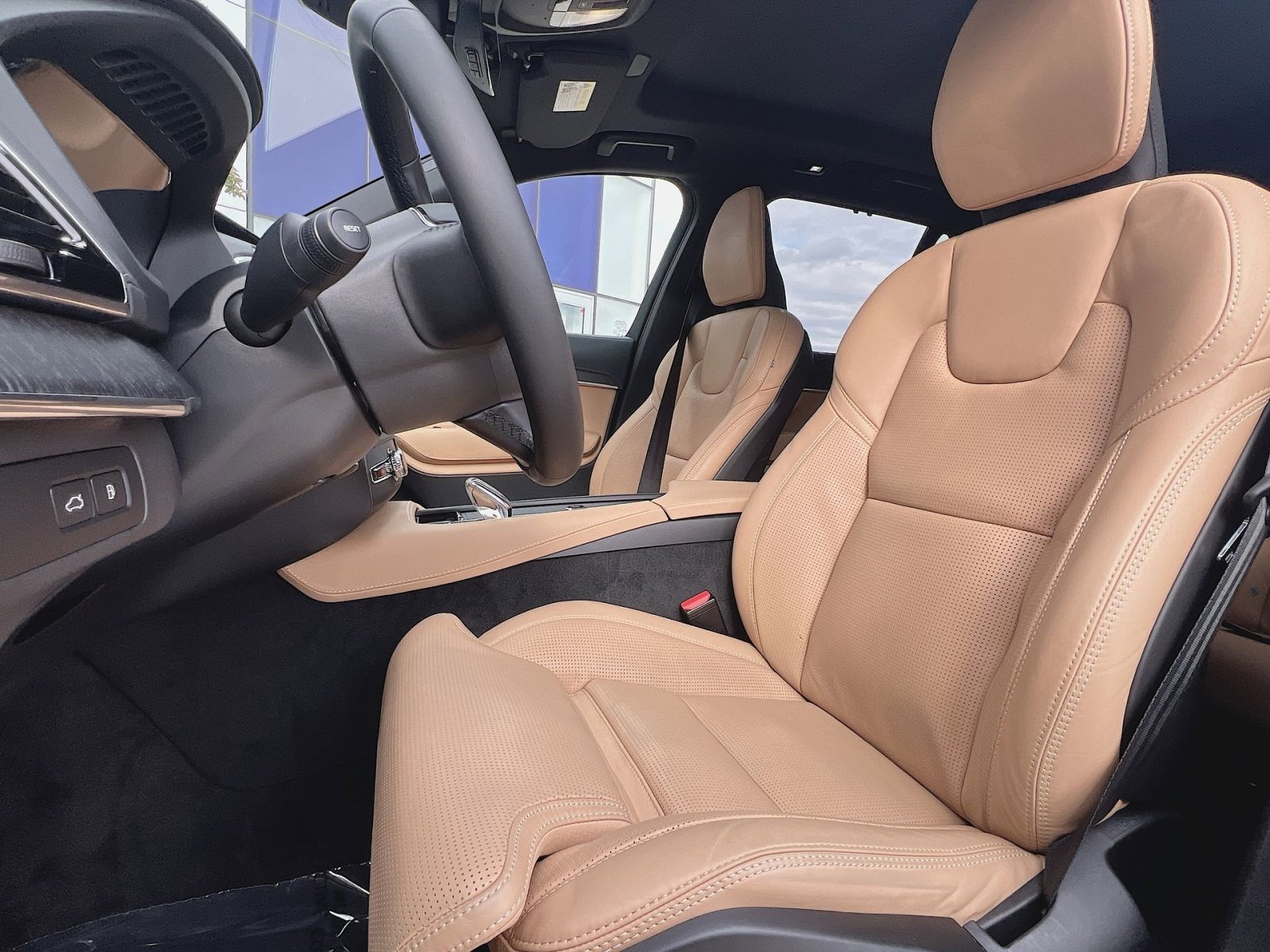 Certified 2023 Volvo XC90 T8 Ultimate w/ Protection Package Premier AWD/4WD image 13