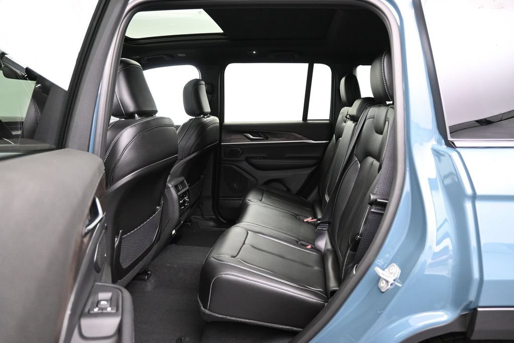 New 2027 Jeep Grand Cherokee Limited AWD/4WD image 28