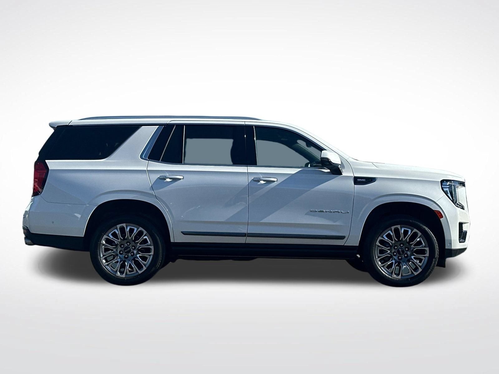 Used 2023 GMC Yukon Denali Ultimate AWD/4WD image 2