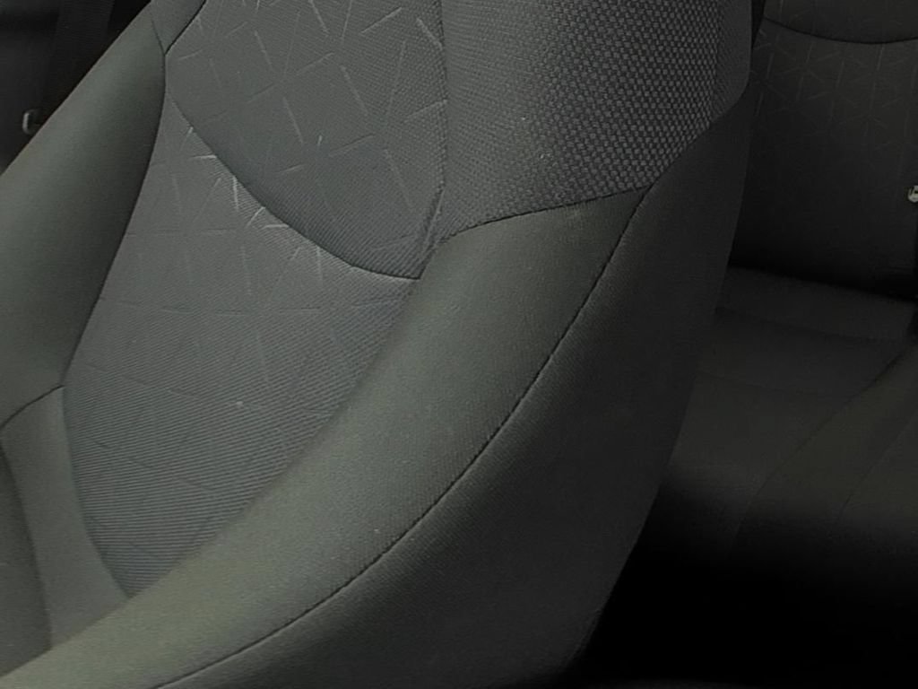 Used 2025 Toyota RAV4 XLE AWD/4WD image 12