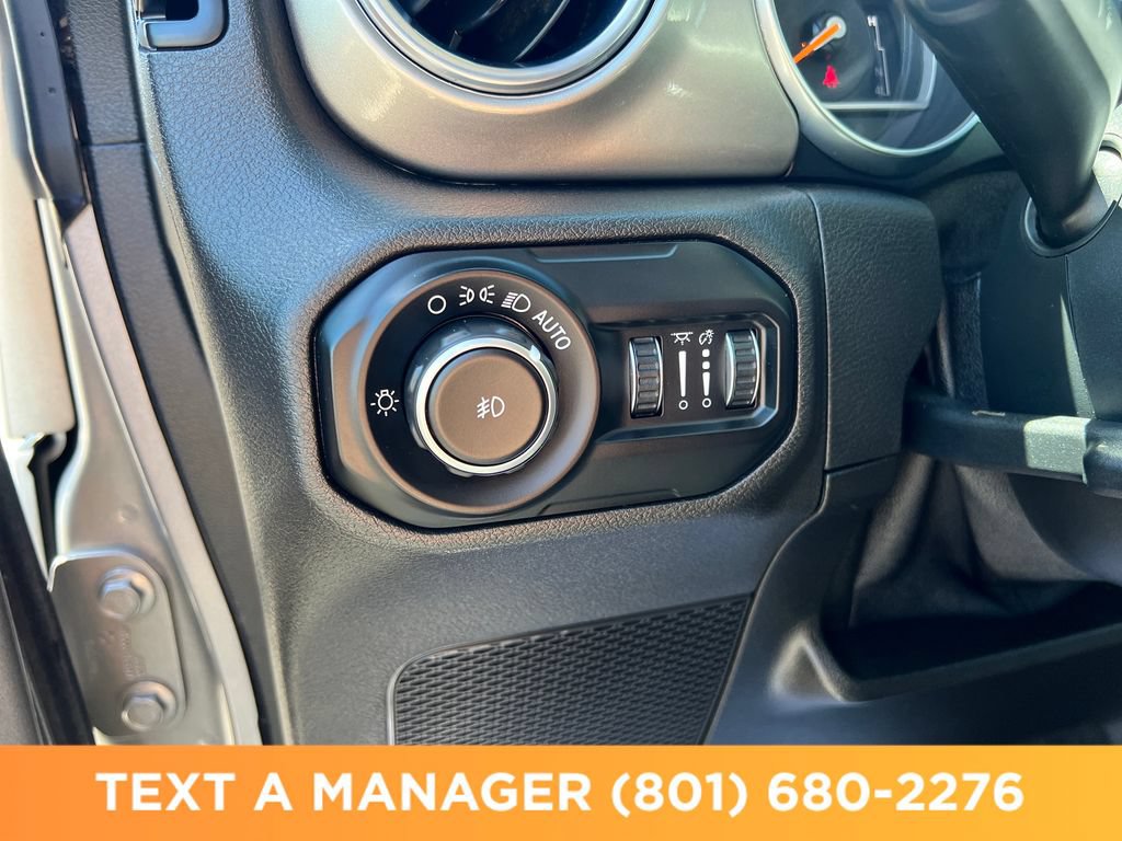 Used 2019 Jeep Wrangler Unlimited Sahara AWD/4WD image 30