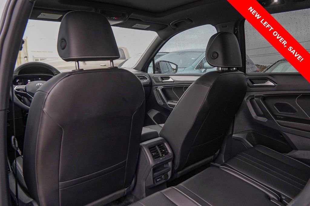 Used 2024 Volkswagen Tiguan SE R-Line image 25