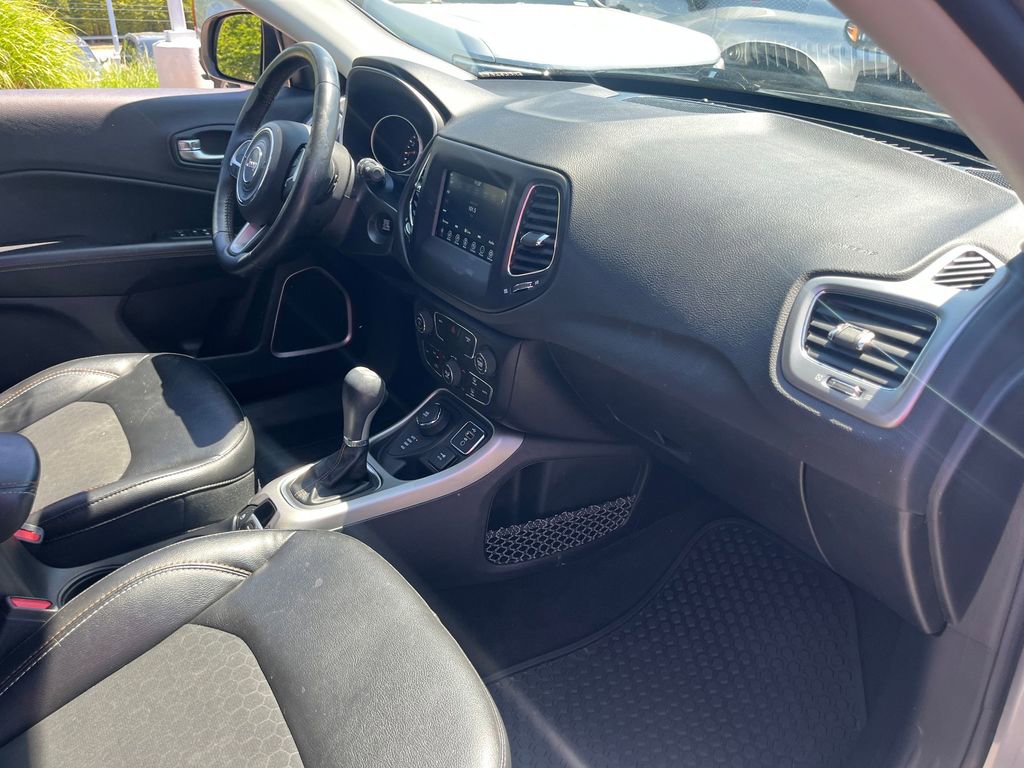 Used 2018 Jeep Compass Latitude w/ Popular Equipment Group AWD/4WD image 34