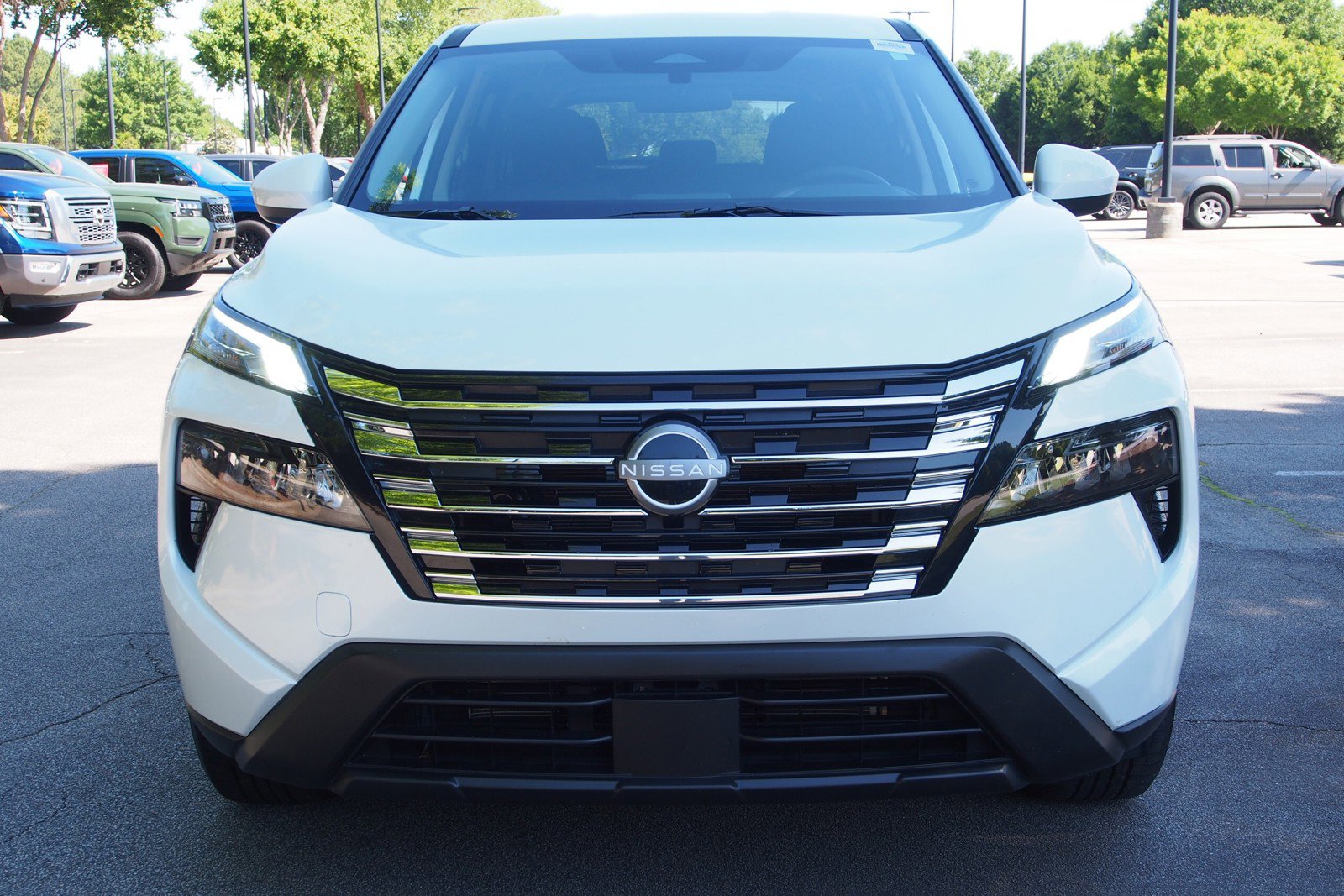 Used 2026 Nissan Rogue SV FWD image 2