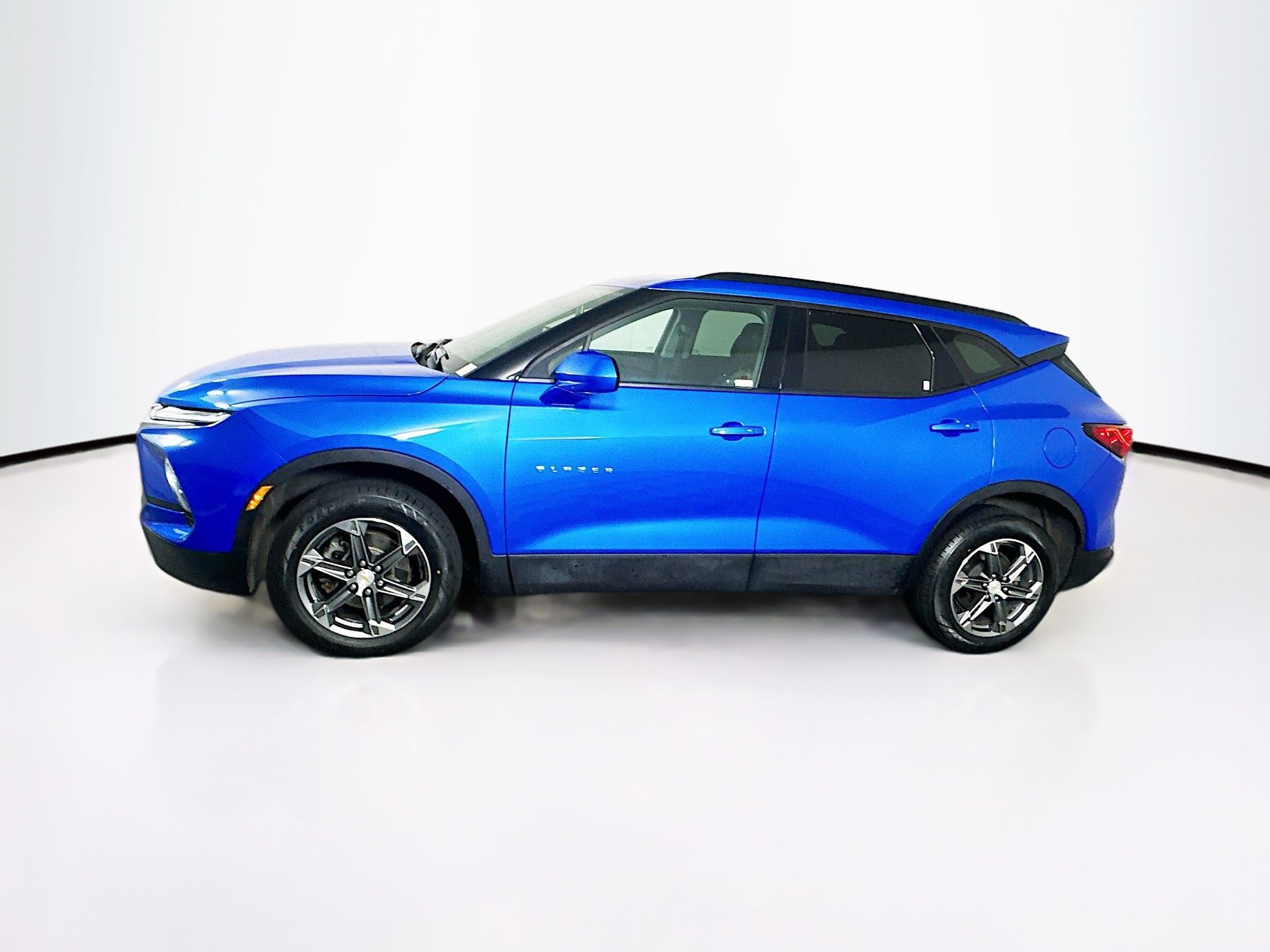 Used 2024 Chevrolet Blazer LT w/ Convenience Package FWD image 4