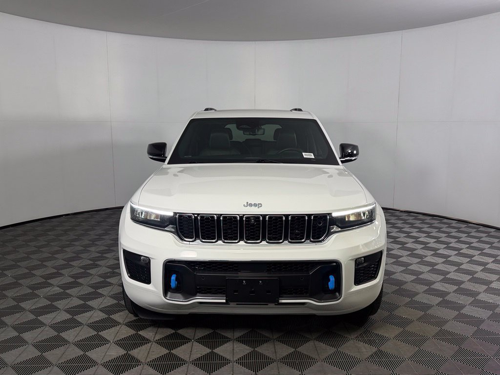 Certified 2022 Jeep Grand Cherokee Overland w/ Advanced Protech Group III AWD/4WD image 4