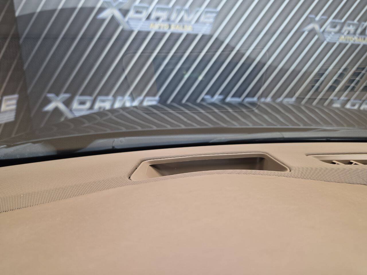Used 2017 Cadillac Escalade Platinum RWD image 22