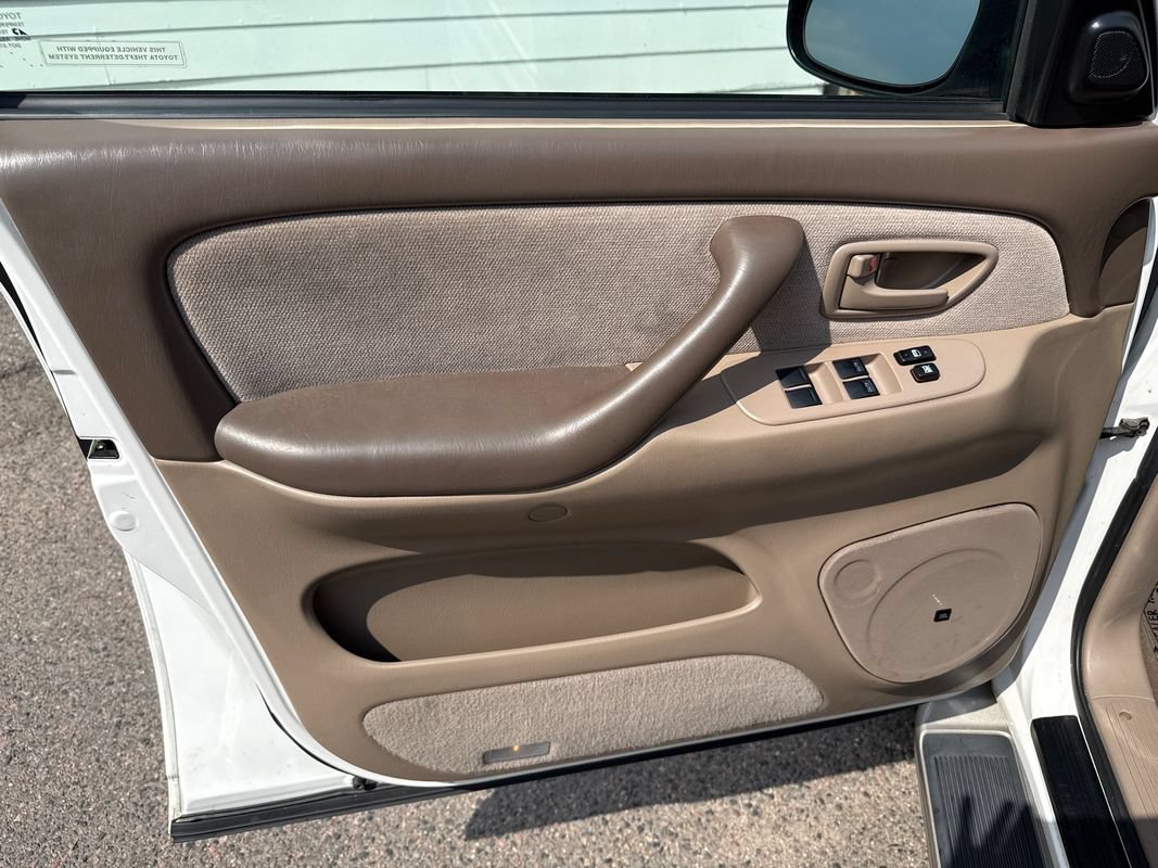 Used 2004 Toyota Sequoia SR5 AWD/4WD image 22