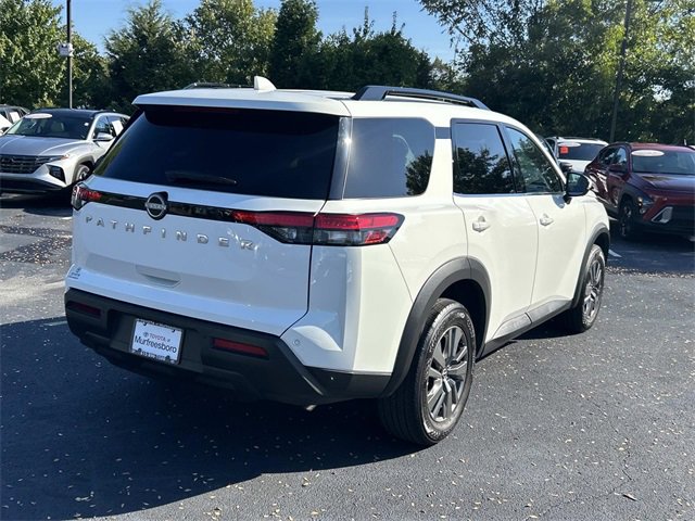 Used 2025 Nissan Pathfinder SV image 4