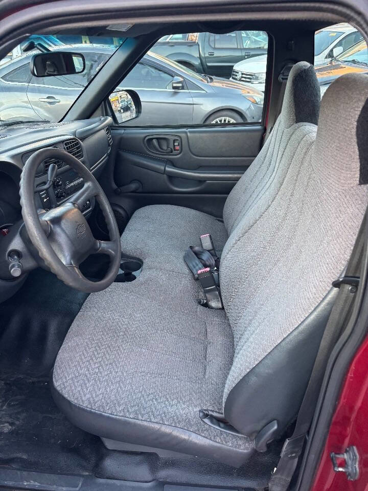Used 2001 Chevrolet S10 Pickup 2WD Regular Cab image 7