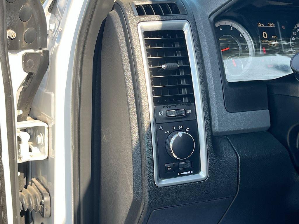 Used 2019 RAM 1500 Classic SLT AWD/4WD image 10