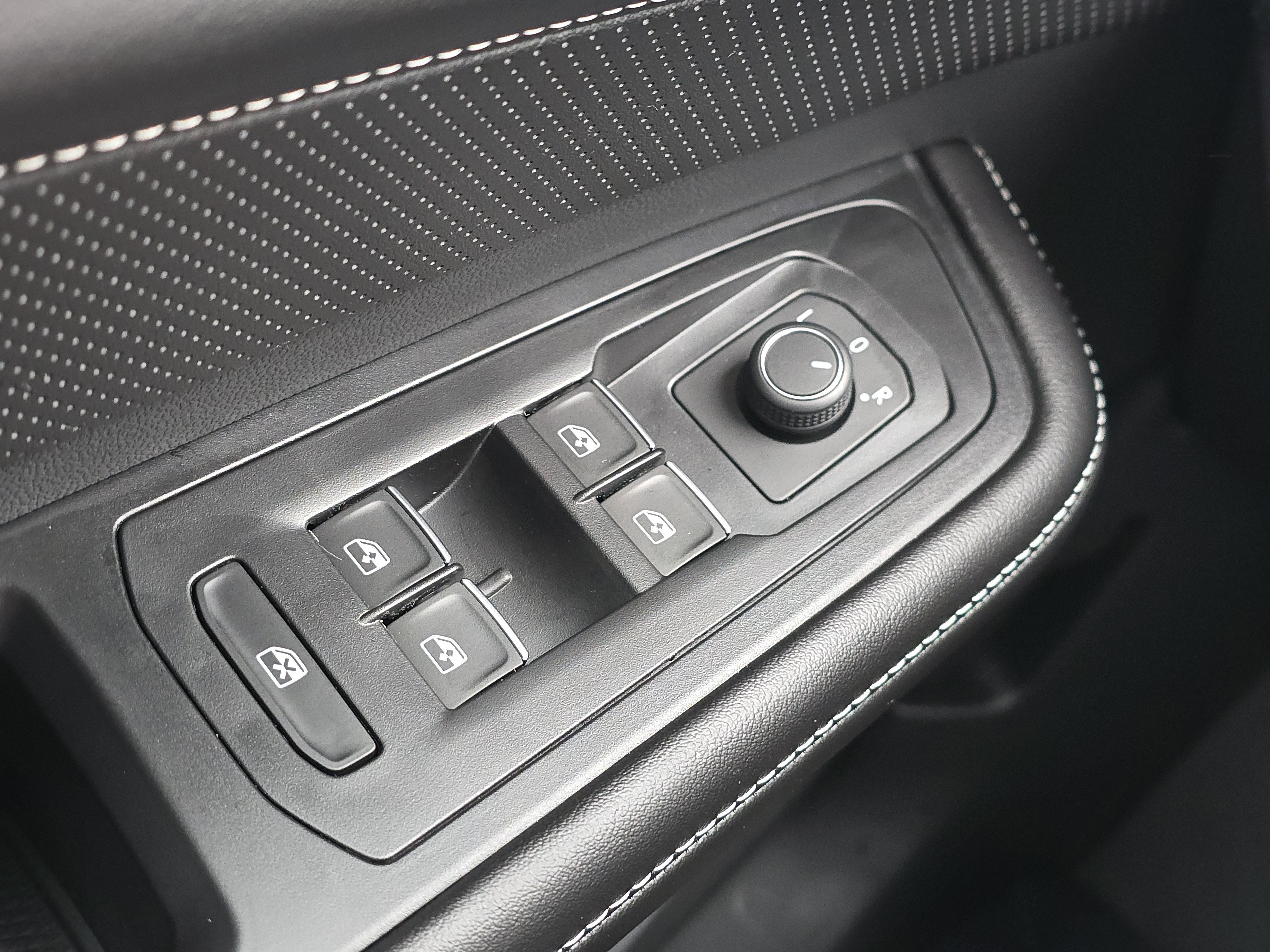 New 2026 Volkswagen Atlas SE image 25