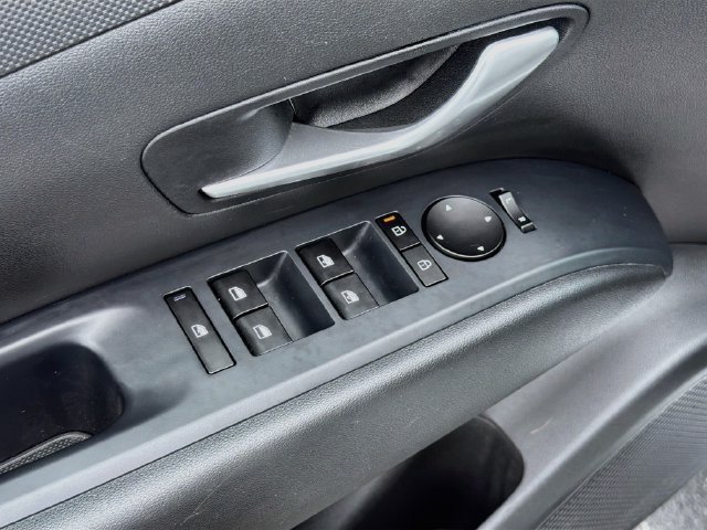 Used 2025 Hyundai Santa Cruz SEL FWD image 17