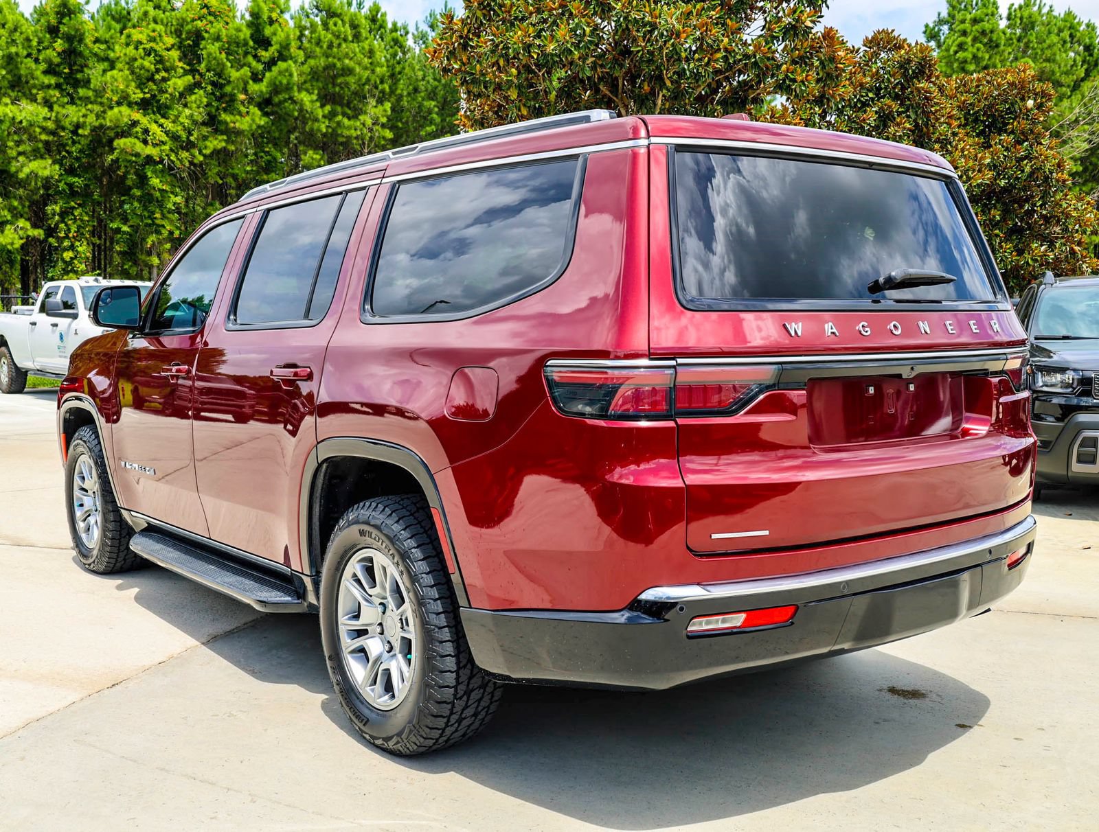 Used 2023 Jeep Wagoneer 4WD image 5
