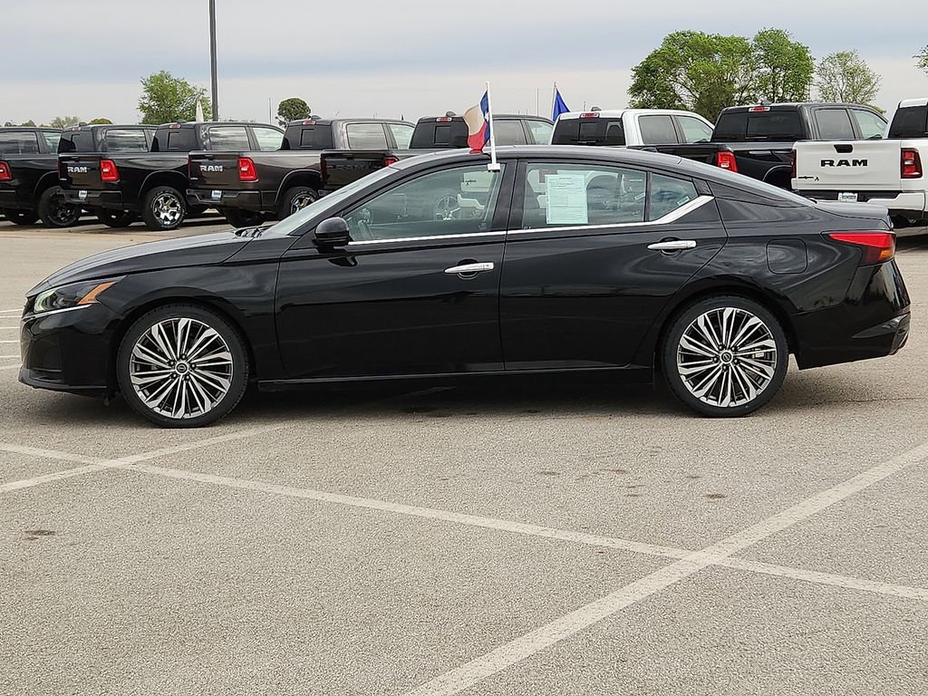 Used 2023 Nissan Altima 2.5 SL image 2